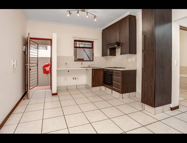 1 BEDROOM APARTMENT FOR SALE IN LONEHILL